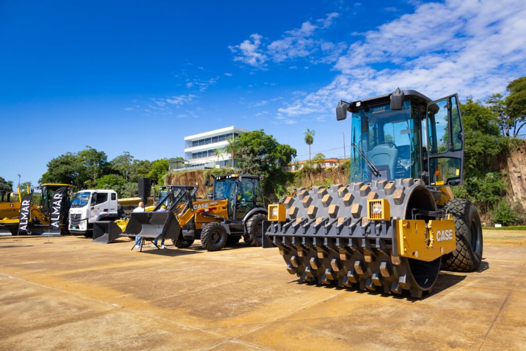 El Gobierno de Misiones entregó máquinas viales a diez municipios para optimizar la conectividad y la producción local